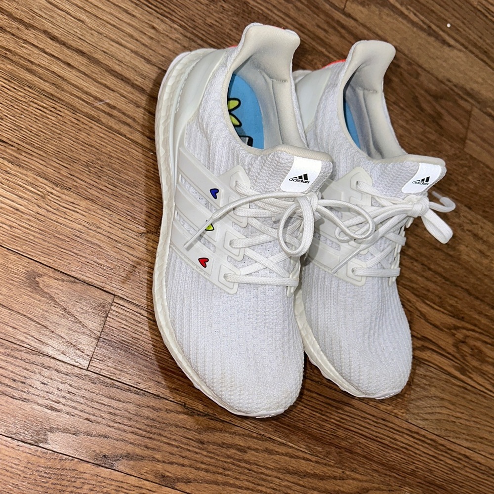 Adidas Womens Limited Edition Valentine's Heart Ultra Boost Size 8